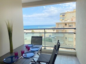 Outdoor dining - Charming T2 by the sea for 4 pers, terrace with view (Canet-Plage)