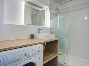 Bathroom - Canet Beach modern renovated T2, near sea (Canet-en-Roussillon)