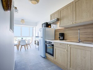 Fridge, microwave, oven, stovetop - Canet Beach modern renovated T2, near sea (Canet-en-Roussillon)