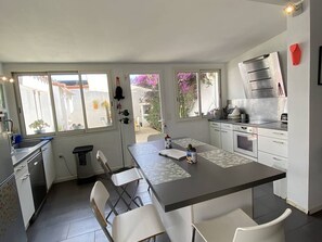 Fridge, microwave, oven, dishwasher - Charming 2-bedroom villa near beach in Canet-en-Roussillon (Canet-en-Roussillon)