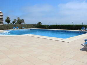 Pool - Luxurious air-conditioned apartment with great view and secure parking (Canet-Plage)