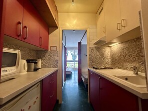 Refrigerador, microondas, parrilla de estufa y lavavajillas 