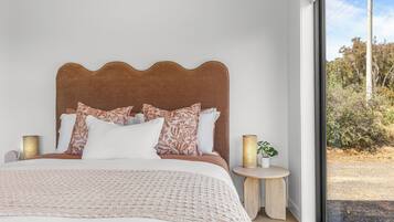 1 slaapkamer, een strijkplank/strijkijzer, gratis wifi, beddengoed