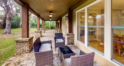 Dog-friendly Home With Central AC, Washer/dryer & Spacious Backyard - Near Beach