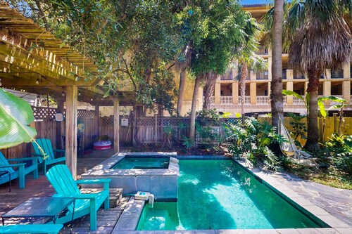 Dog-friendly Cottage by the Beach With Private Pool, Pool Spa, & Free Wifi