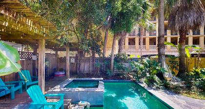 Dog-friendly Cottage by the Beach With Private Pool, Pool Spa, & Free Wifi