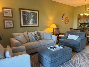 Living area - Dog-friendly Condo Steps to Beach wth Pool, AC & Elevator (Fernandina Beach)