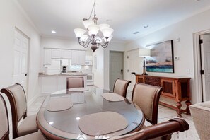 Condo, 1 King Bed with Sofa bed, Balcony, Pool View (2510 Tennis Villas King Suite) - Dog-friendly Home Located In Gated Community W/shared Pool, Wifi, Central AC, WD (Fernandina Beach)