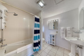 Bathroom - Dog-friendly Home With Beach Access & Deck - Snowbirds Welcome (St. Augustine)