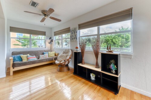 Dog-friendly Home With Beach Access & Deck - Snowbirds Welcome