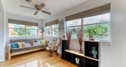 Dog-friendly Home With Beach Access & Deck - Snowbirds Welcome