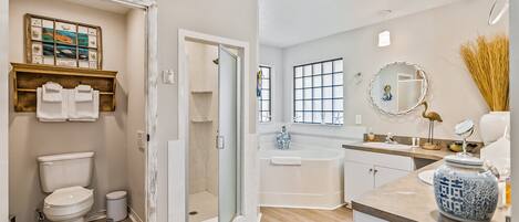 House, Multiple Beds, Patio, Garden View (Casa Hybiscus Old St Augustine) | Bathroom | Towels