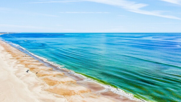 A beach with clear blue water and a sandy shore. - Dual Suites & Ocean Views at Sandcastles Villas Pool, 2 Balconies & Golf (Fernandina Beach)