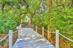 Exterior detail - Elegant Ocean-view Townhome With Beach Access & Pool - Perfect Location (Fernandina Beach)