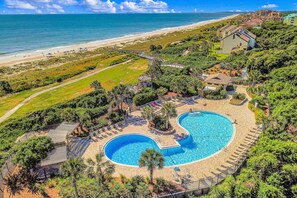 A resort with a large pool, a beach, and a golf course. - Elegant Ocean-view Townhome With Beach Access & Pool - Perfect Location (Fernandina Beach)