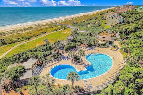 Elegant Ocean-view Townhome With Beach Access & Pool - Perfect Location
