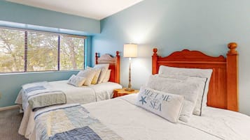 Talo, useita sänkyjä, patio, näköala uima-altaalle (2010 Beach Wood) | 3 makuuhuonetta, yksilöllisesti sisustettu, yksilöllisesti kalustettu