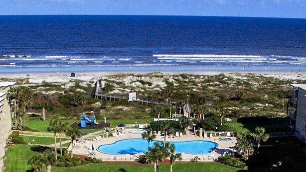 A resort with a large pool, beach access, and a view of the ocean. - Garden-level Condo With Patio, 2 Pools, Gym, Tennis & Sauna - Steps to the Beach (St. Augustine)