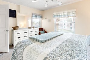 Condo, varias camas, acceso a la alberca, vista parcial al océano (Ocean Village Club R26) | 2 habitaciones, decoración personalizada y muebles diferentes 