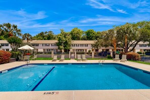 Pool - Inviting Condo With an Outdoor Pool, Washer/dryer, & AC - Near the Beach (St. Simons Island)