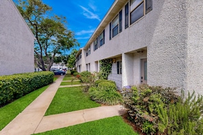 Exterior - Inviting Condo With an Outdoor Pool, Washer/dryer, & AC - Near the Beach (St. Simons Island)