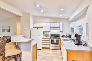 ハウス ベッド (複数台) パティオ ガーデンビュー (Sunrise Cottage) | 専用キッチン