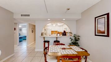 Condo, Multiple Beds, Kitchen, Pool View (Pelican Inlet E133) | 2 bedrooms, individually decorated, individually furnished, bed sheets