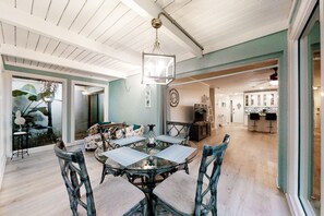 2 habitaciones, decoración personalizada y muebles diferentes 
