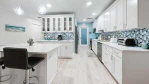 Nhà, nhiều giường, sân hiên, quang cảnh vườn (1217 Lagoon Villas) | Bếp riêng