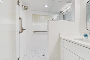 Bathroom - Fully-renovated Stunning Modern Beach Condo w/ Pool on Amelia Island (Fernandina Beach)
