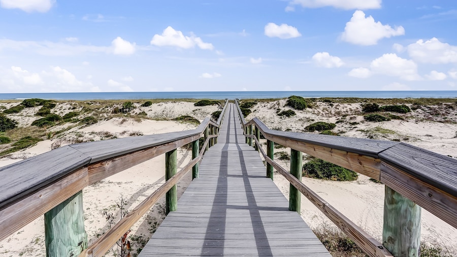 Lovely Oceanfront Townhome W/free Wifi, Central AC, Shared Pool, Private W/D