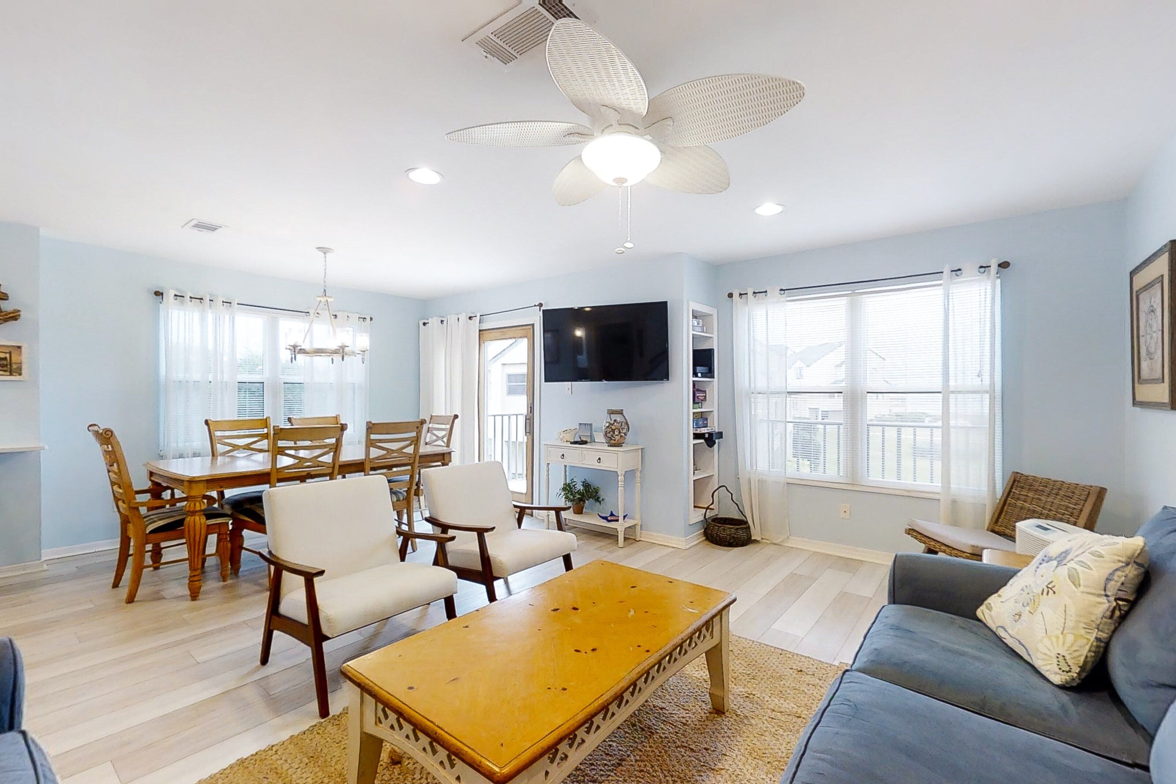 Casa, varias camas, patio, vista al océano (212 Sailmaker) | Área de sala de estar
