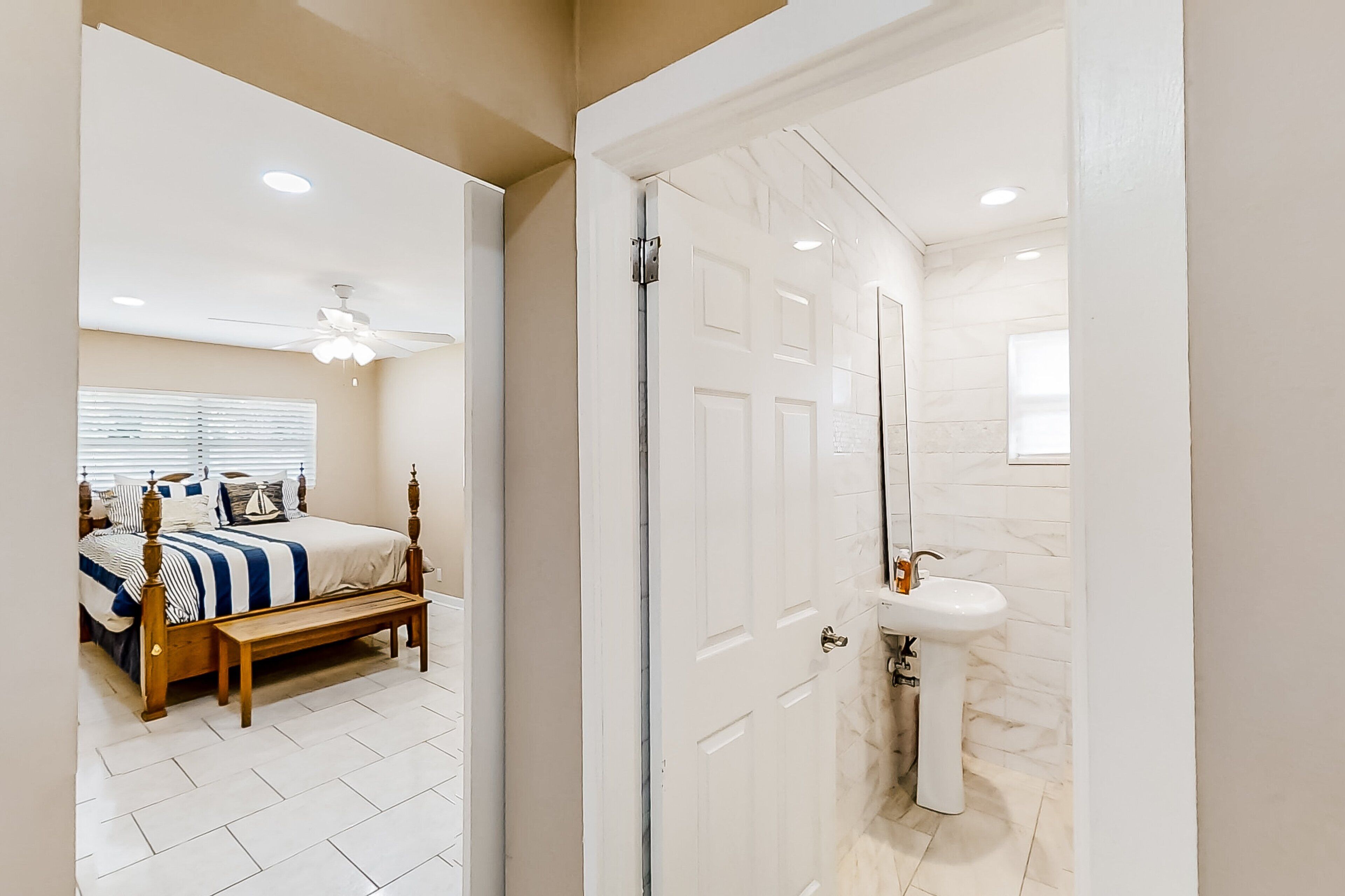 4 bedrooms, individually decorated, individually furnished, bed sheets