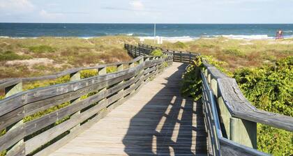 Home Near the Beach & Golf With Inviting Patio, Fireplace, AC, & Washer/dryer