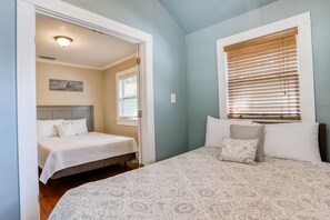 Casa, várias camas, varanda, vista para o jardim (San Carlos) | 3 quartos, individualmente decorados, individualmente mobiliados