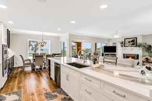Interior - Lovely Amelia Island Condo With Pool, W/D & Central AC (Fernandina Beach)