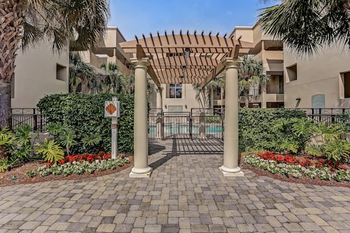Dog-friendly Tennis Villa Suite in Amelia Island W/shared Pool, Free Wifi