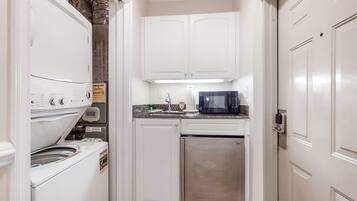 Vila, 2 Tempat Tidur Queen, balkon, pemandangan kolam renang (2533 Tennis Villas Efficiency) | Dapur pribadi