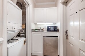 Vila, 2 Tempat Tidur Queen, balkon, pemandangan kolam renang (2533 Tennis Villas Efficiency) | Dapur pribadi