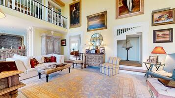 House, Multiple Beds, Pool Access, Pool View (Blasingame) | Living area