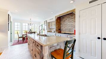 House, Multiple Beds, Pool Access, Pool View (Blasingame) | Interior