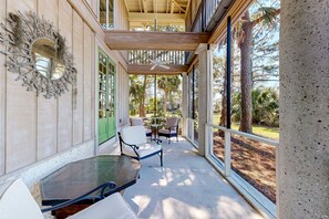 Terrace/patio - Elegant House in St. Simons Island - two Ponds, Pool, & Wood-burning Fireplace (St. Simons Island)