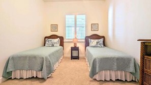 3 habitaciones, decoración personalizada y muebles diferentes 