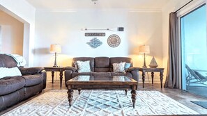 Living area - Luxurious Beach Villa Steps to Cinnamon Beach! Ocean and Lake Views (Palm Coast)