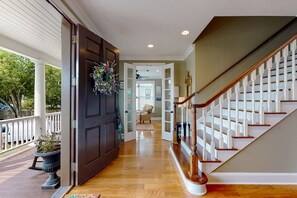 Interior - Fantastic Getaway With Private Pool, Deck, Game Room, AC & Fast Wifi (St. Simons Island)