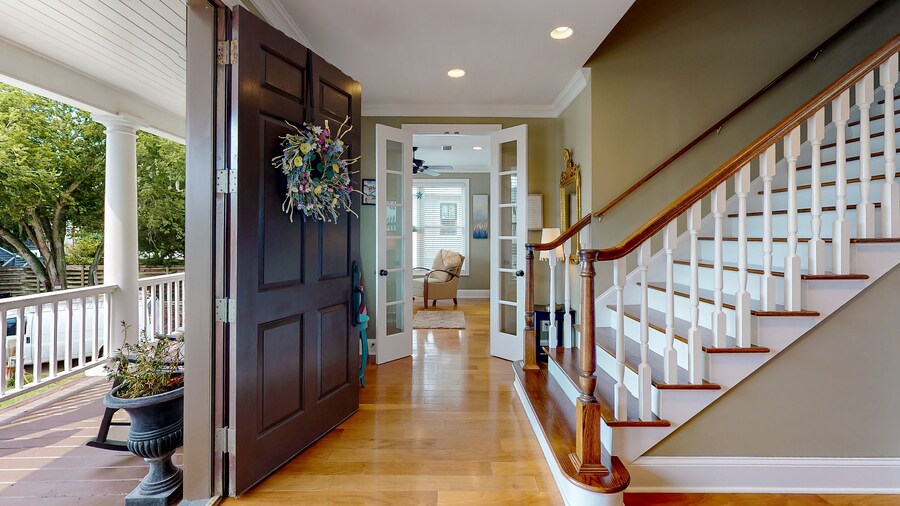 Fantastic Getaway With Private Pool, Deck, Game Room, AC & Fast Wifi