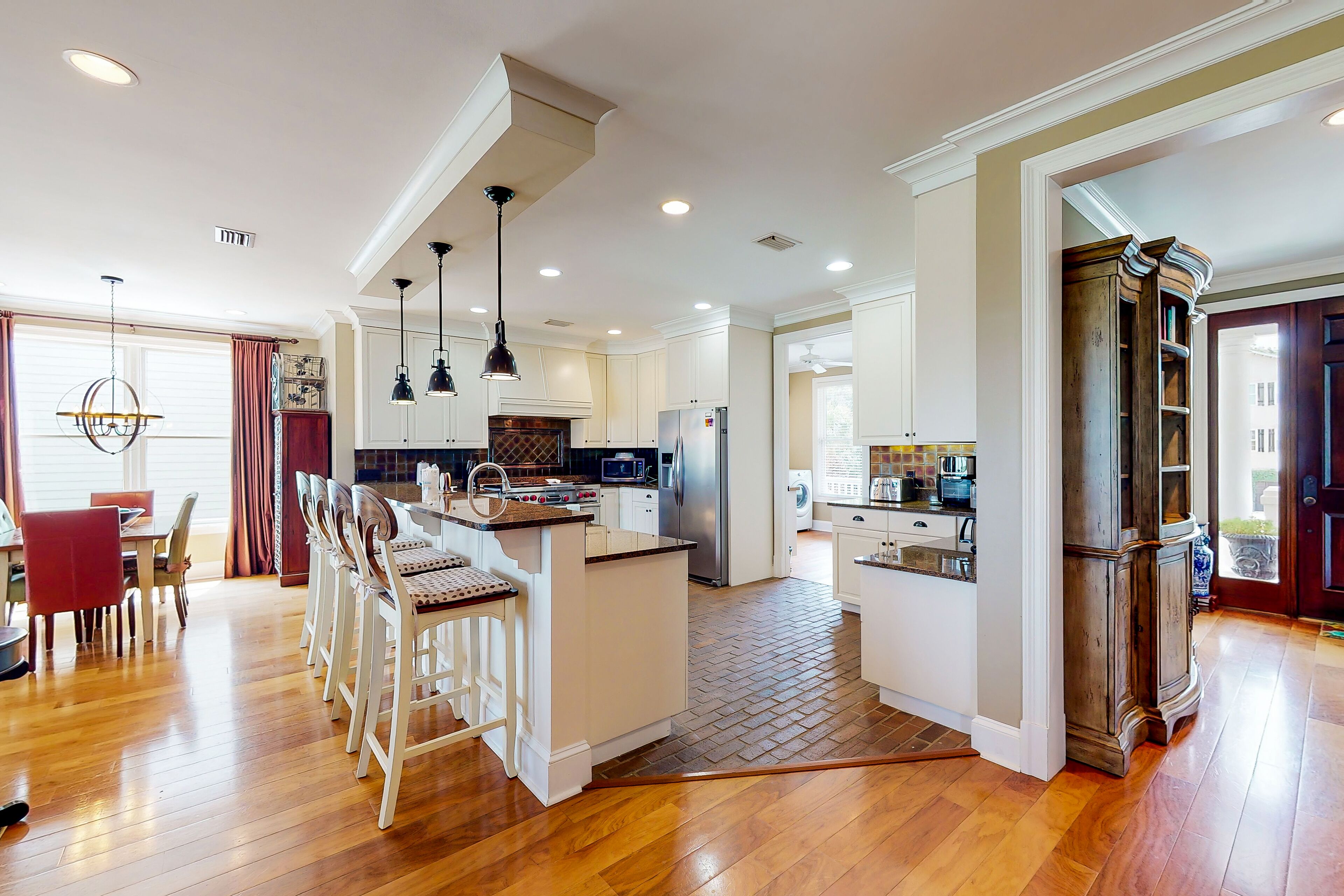 منزل - عدة أسرّة - مع إمكانية استخدام المسبح - بمنظر للمسبح (Barrier Island Getaway) | مطبخ خاص