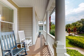 Nhà, nhiều giường, có thể sử dụng hồ bơi, quang cảnh hồ bơi (Barrier Island Getaway) | Quang cảnh từ phòng