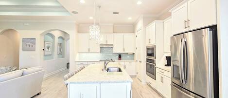 House, Multiple Beds, Patio, Garden View (Beach Glass) | Private kitchen