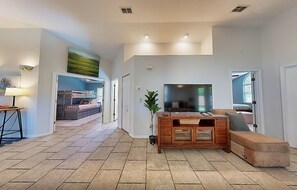 Talo, useita sänkyjä, poreamme, näköala puutarhaan (The Beachcomber's Hideaway) | 1 makuuhuone, yksilöllisesti sisustettu, yksilöllisesti kalustettu